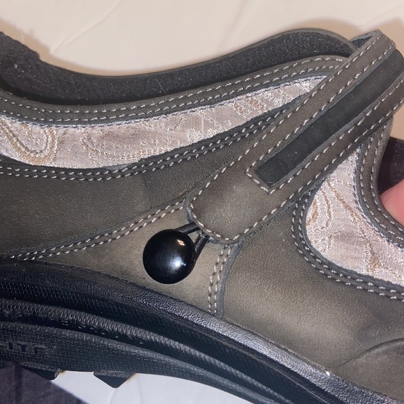 Go Lite olive green washable Mary Jane shoes size 9 - Picture 11 of 12